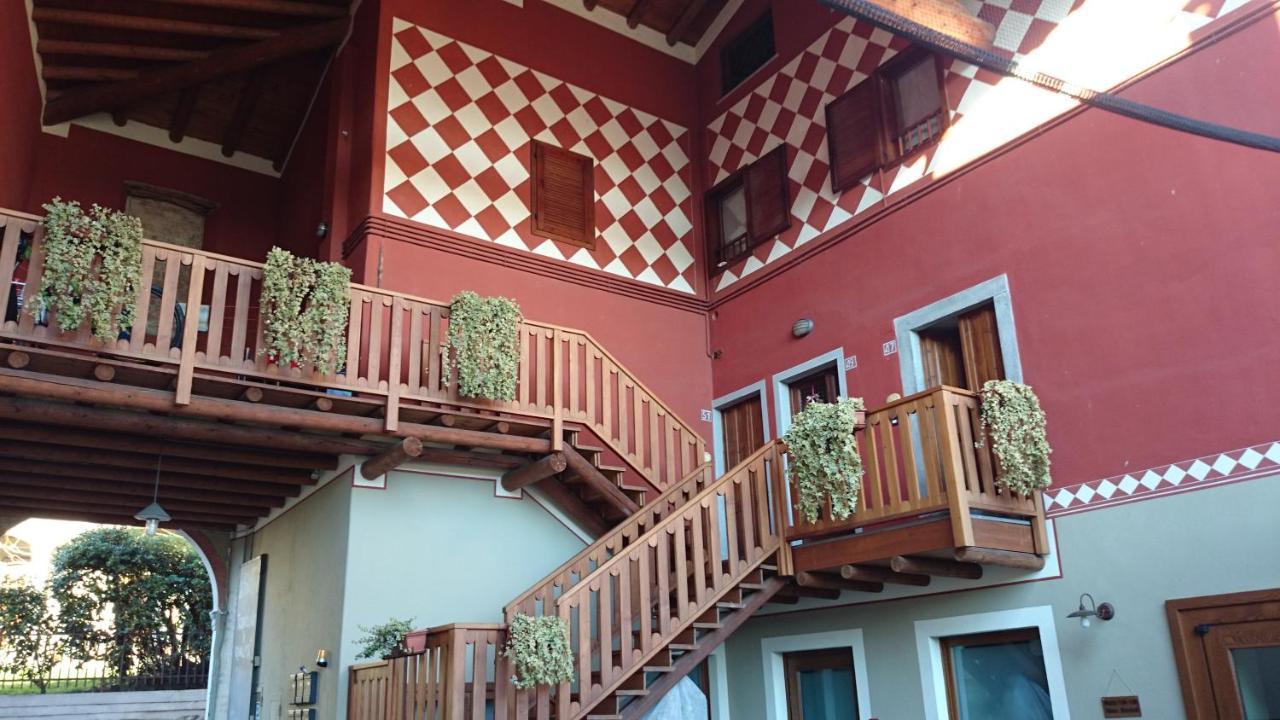 Case Vacanze Ai Burattini Adrara San Rocco 外观 照片